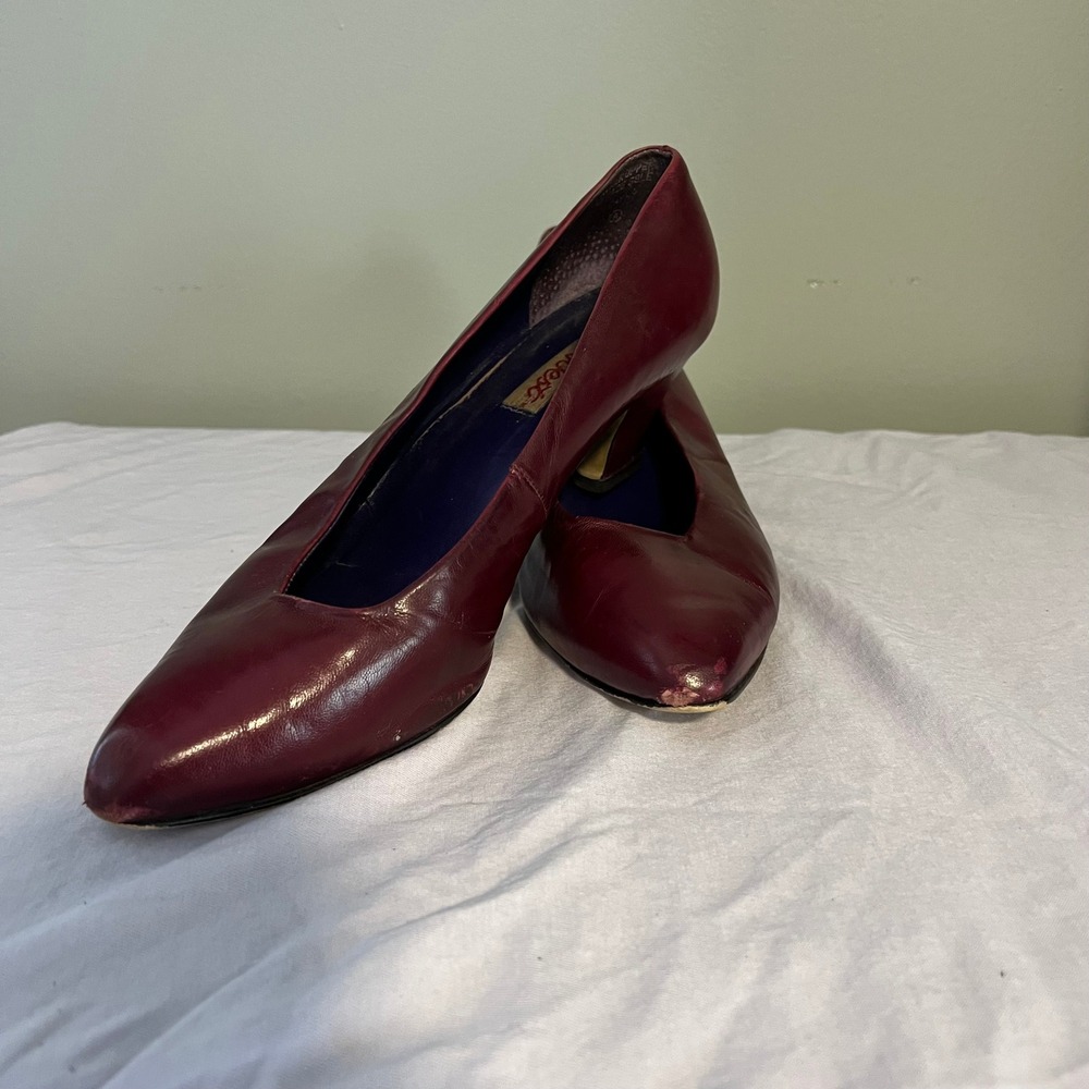 9 West Vintage Burgundy red Pointed Toe Kitten Heels 8.5M office sophisticated